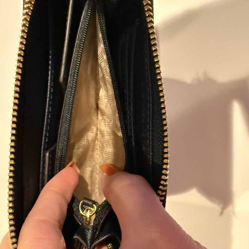 Michael Kors Jet Set Travel Continental Wallet - Picture 9 of 12